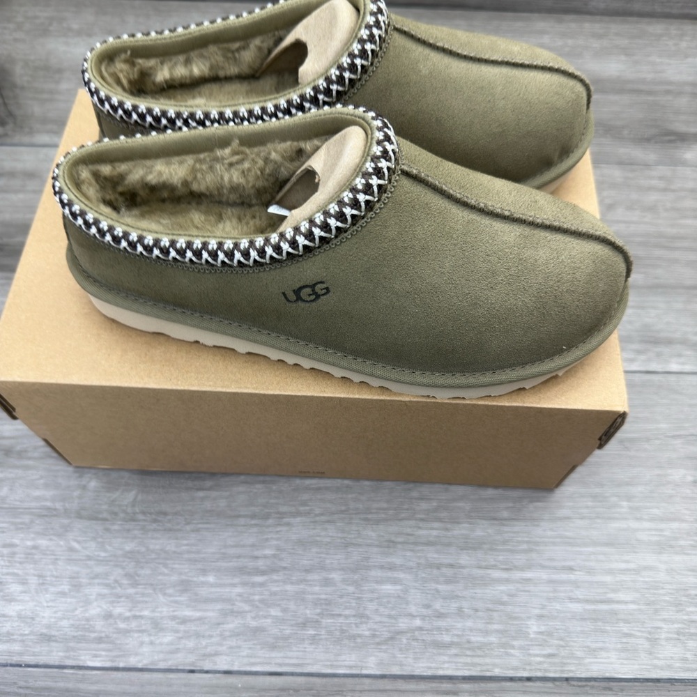 UGG kids tasmen color Antilope Slippers Shoes brand new never worn with boxes